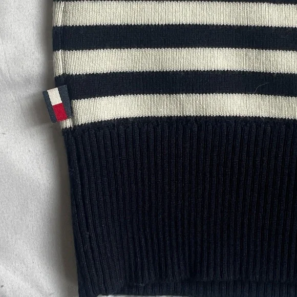 Tommy Hilfiger Navy & White Striped Knit Top - Classic Style - Medium - Picture 3 of 11